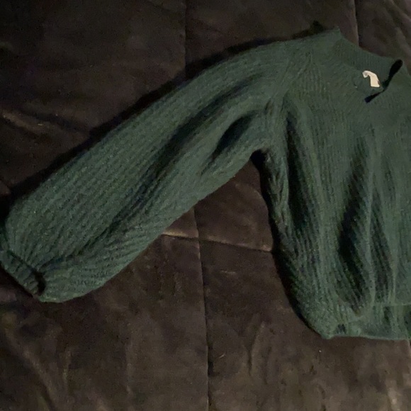wood green v-neck cropped sweater size small - Picture 2 of 5